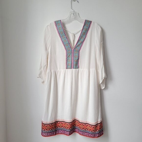 WHITE MARK Gabrielle Embroidered Dress Size Medium - Picture 3 of 10